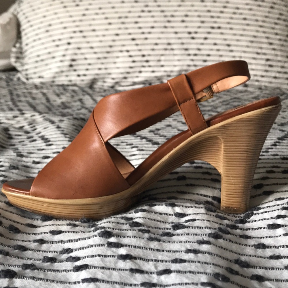 Sofft light brown wedges size 8.5 - Picture 2 of 3